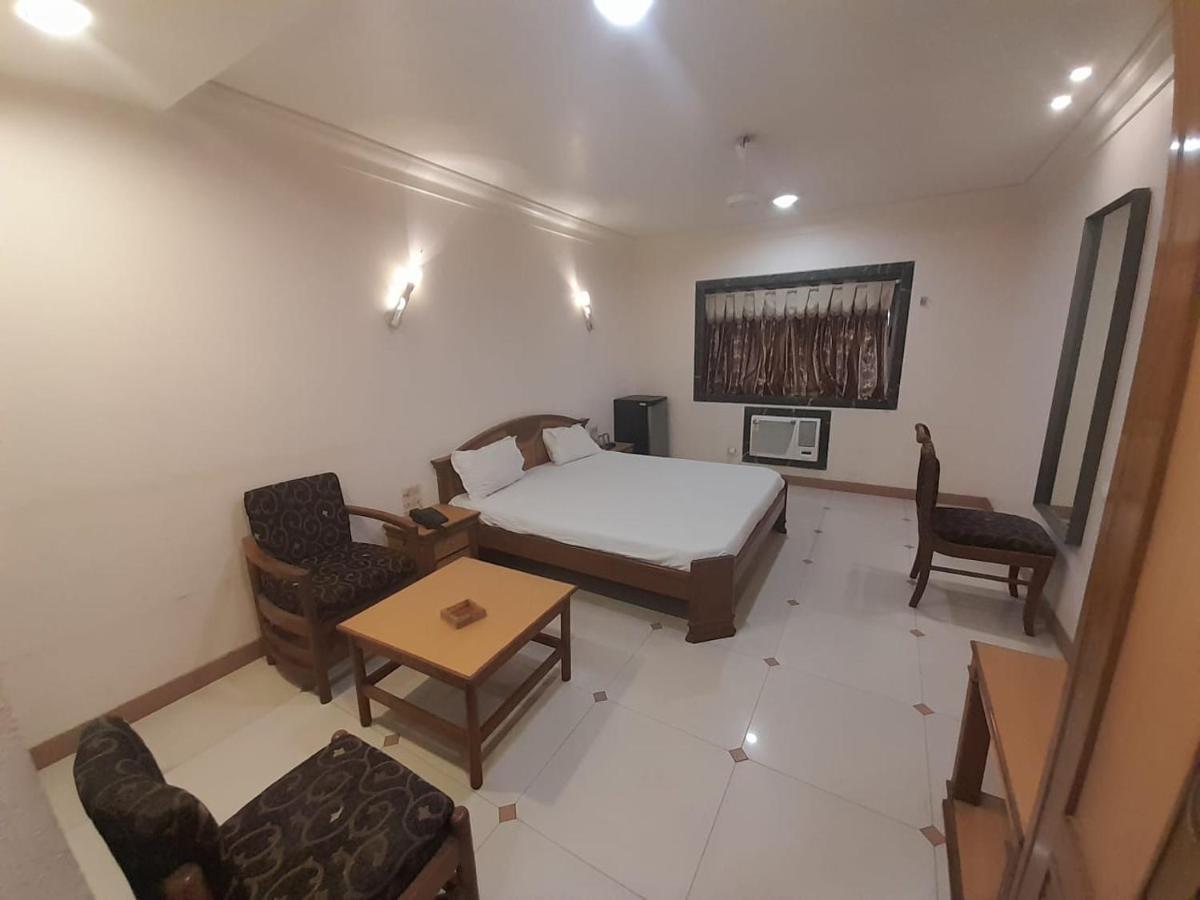 Hotel Mayur By Wb Inn Ulhasnagar Exterior photo