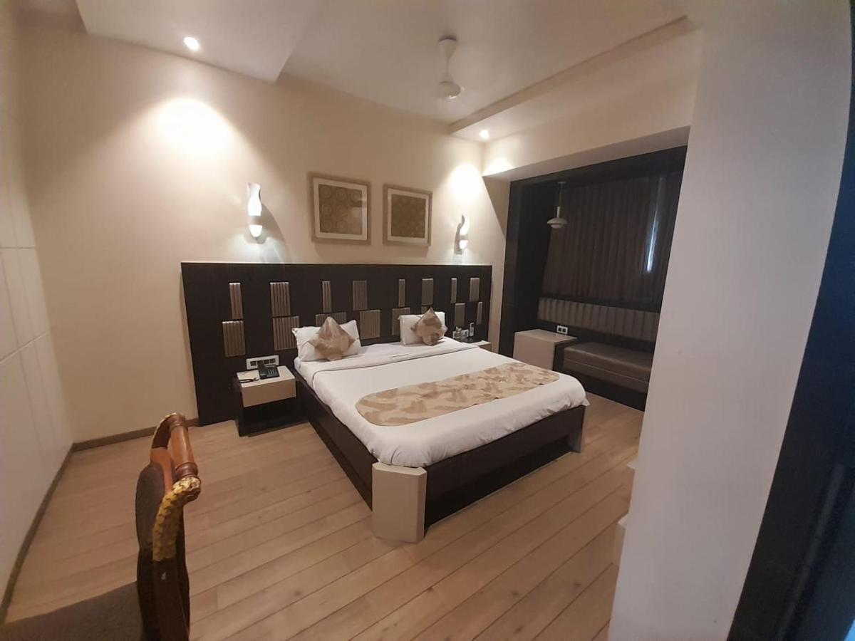 Hotel Mayur By Wb Inn Ulhasnagar Exterior photo